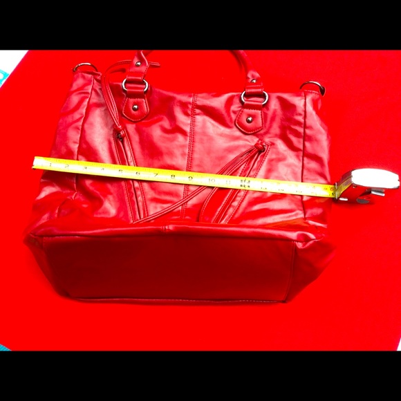 RED VEGAN LEATHER TOTE BAG - Picture 7 of 9